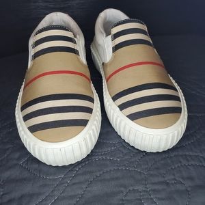 Burberry Kids slip on sneakers Size 31 US 13.5